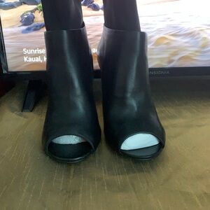 Kristin Cavallari (Chinese Laundry Collaboration) Sheep Nappa Black Boots.